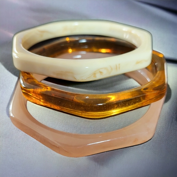 Acrylic Bangle Natural Color - Picture 2 of 5